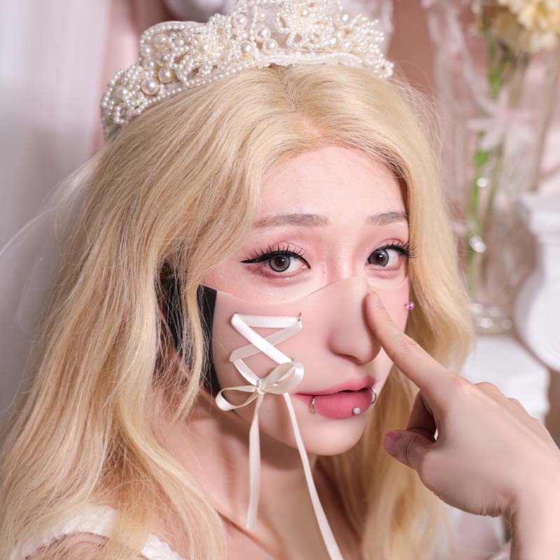 Fetish Stitch Halbmaske – Weißes Seitenband