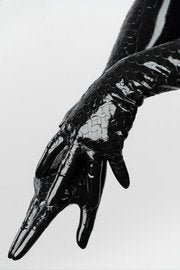 Lange Latexhandschuhe mit Schuppenmuster