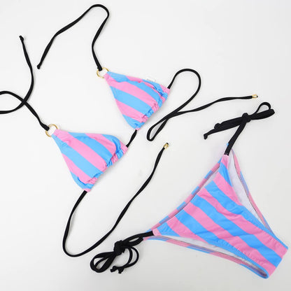 hoher rosa und blauer Bikini