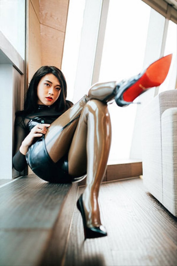 Latex-Strumpfhose im 50er-Jahre-Design – Nylon-Optik mit Rücknaht