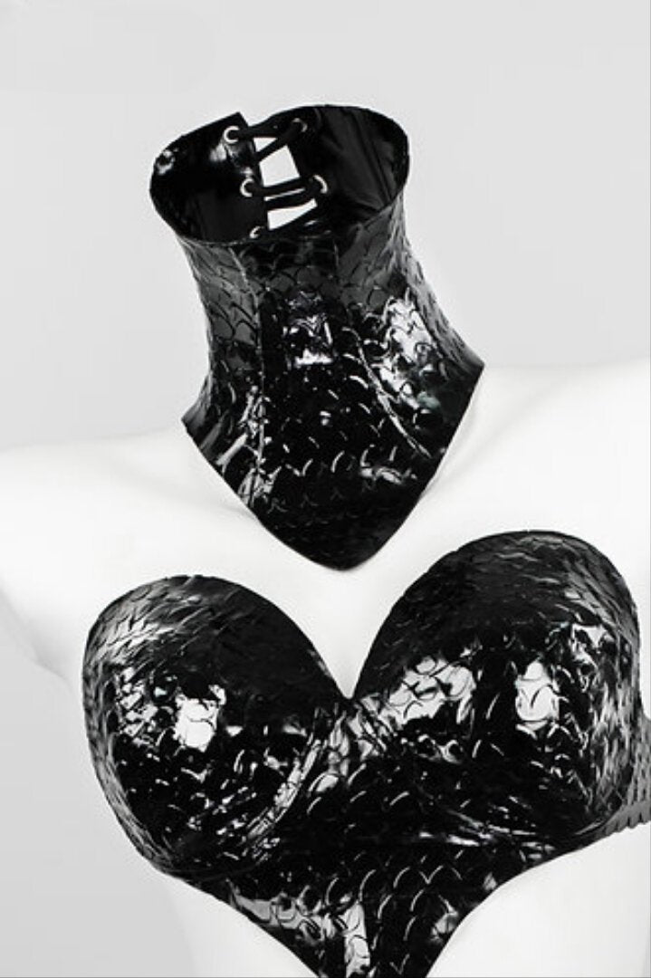 Schuppen-Latexbustier
