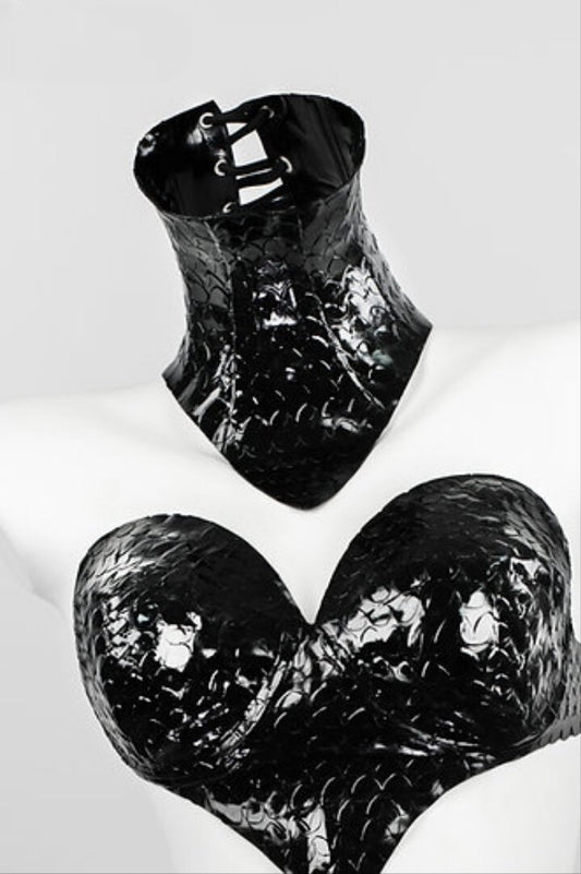 Schuppen-Latexbustier