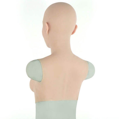 Neue Mia-Maske mit Brustprothesen