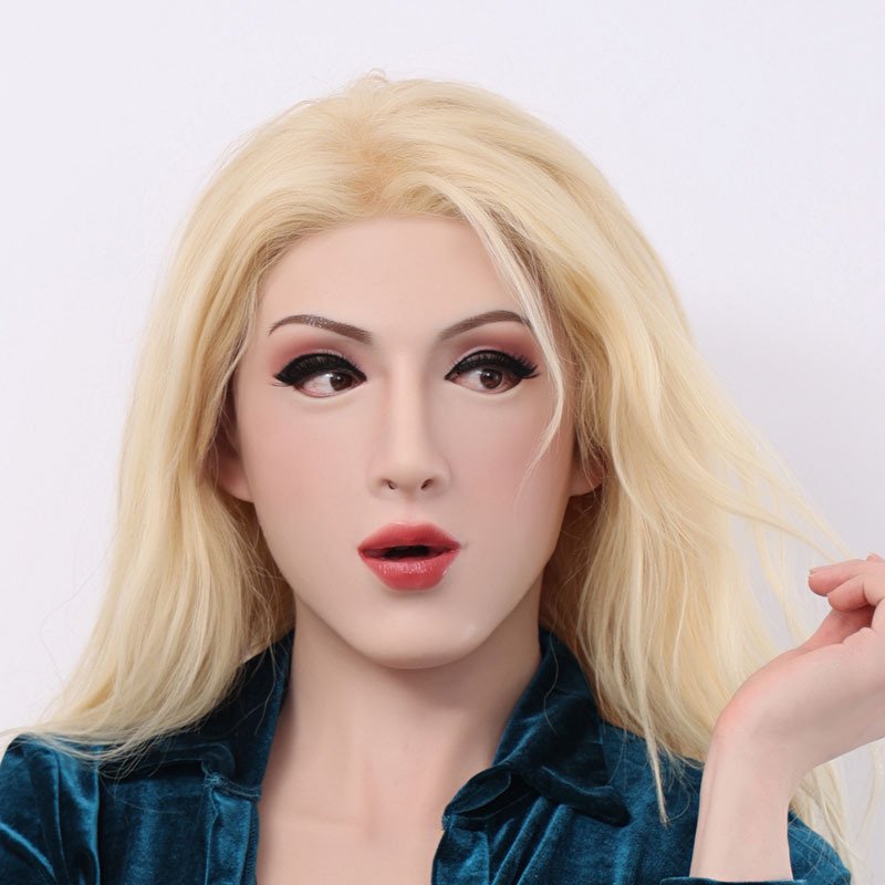 Neue Anneliese-Maske mit Brustprothesen