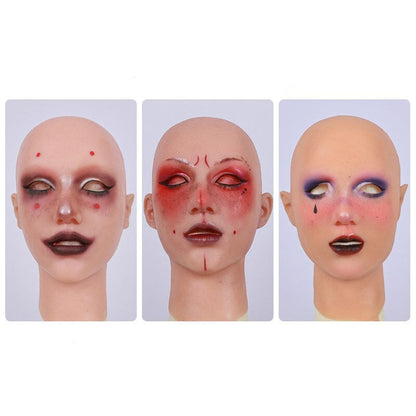 Neue Mai-Maske mit Brustprothesen