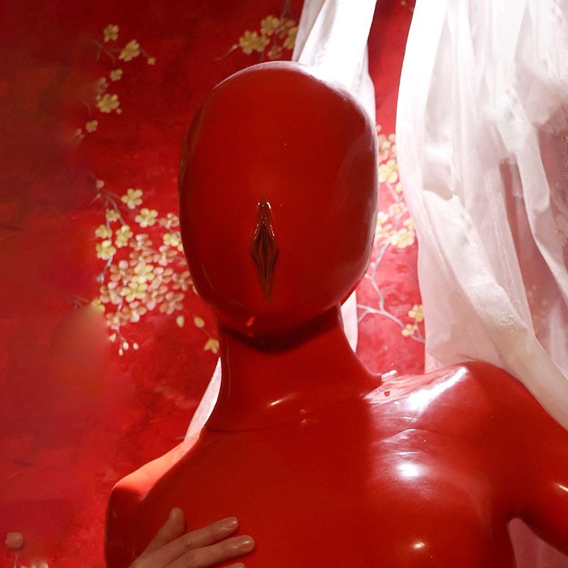 Neue rote Silikonmaske mit künstlicher Vagina