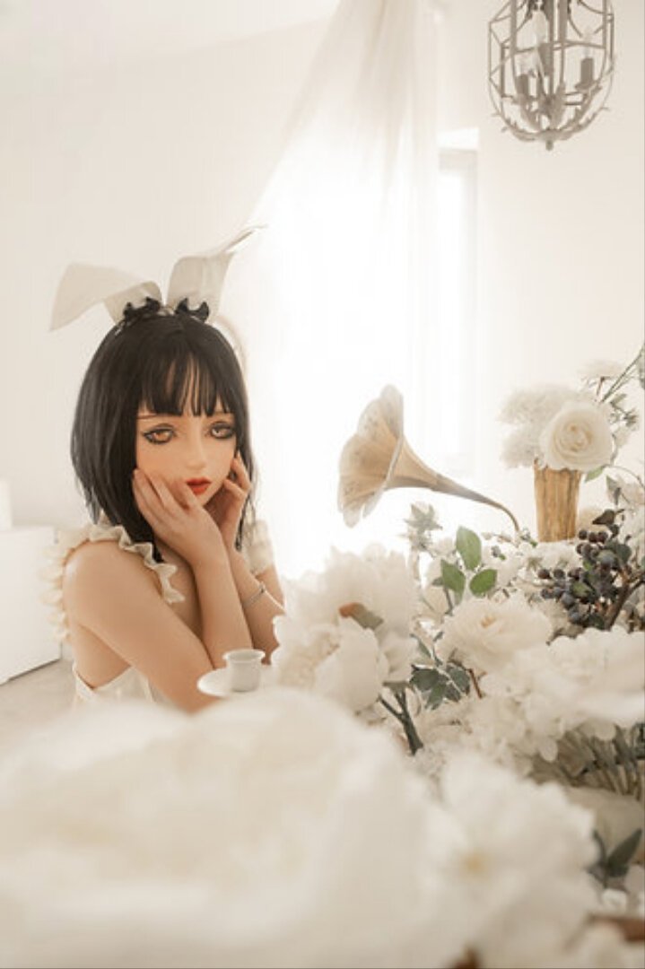 Cremiger Latex im Bunny-Look