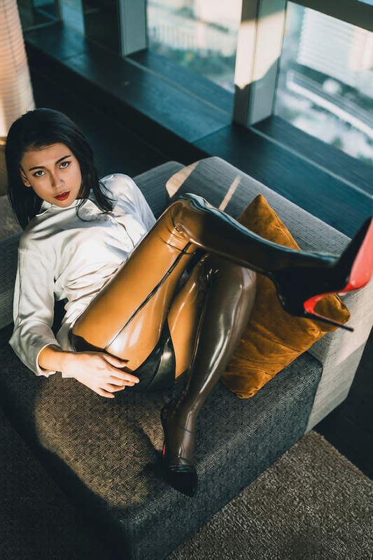 Latex-Strumpfhose im 50er-Jahre-Design – Nylon-Optik mit Rücknaht