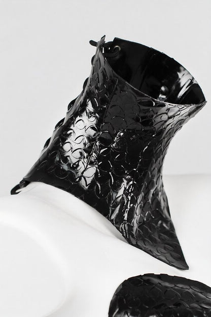 Schuppen-Halsband aus Latex