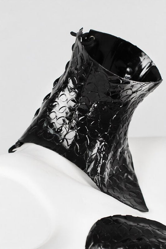 Schuppen-Halsband aus Latex